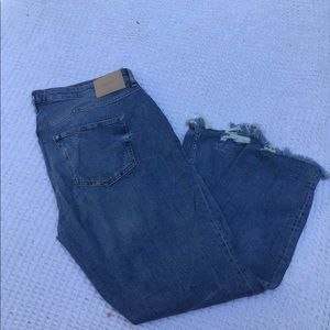 H&M boyfriend jean with ragged edge bottom.